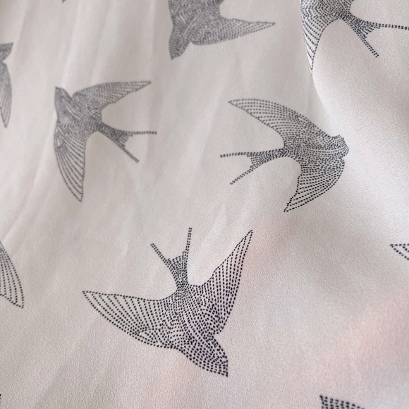 Kismet Sparrow Bird White Long Blouse Button Down Shirt Size Medium - Picture 9 of 9